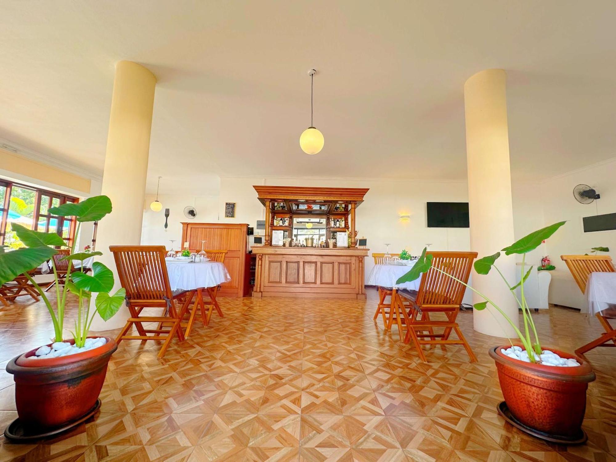 Koa Hotel Riambel Buitenkant foto
