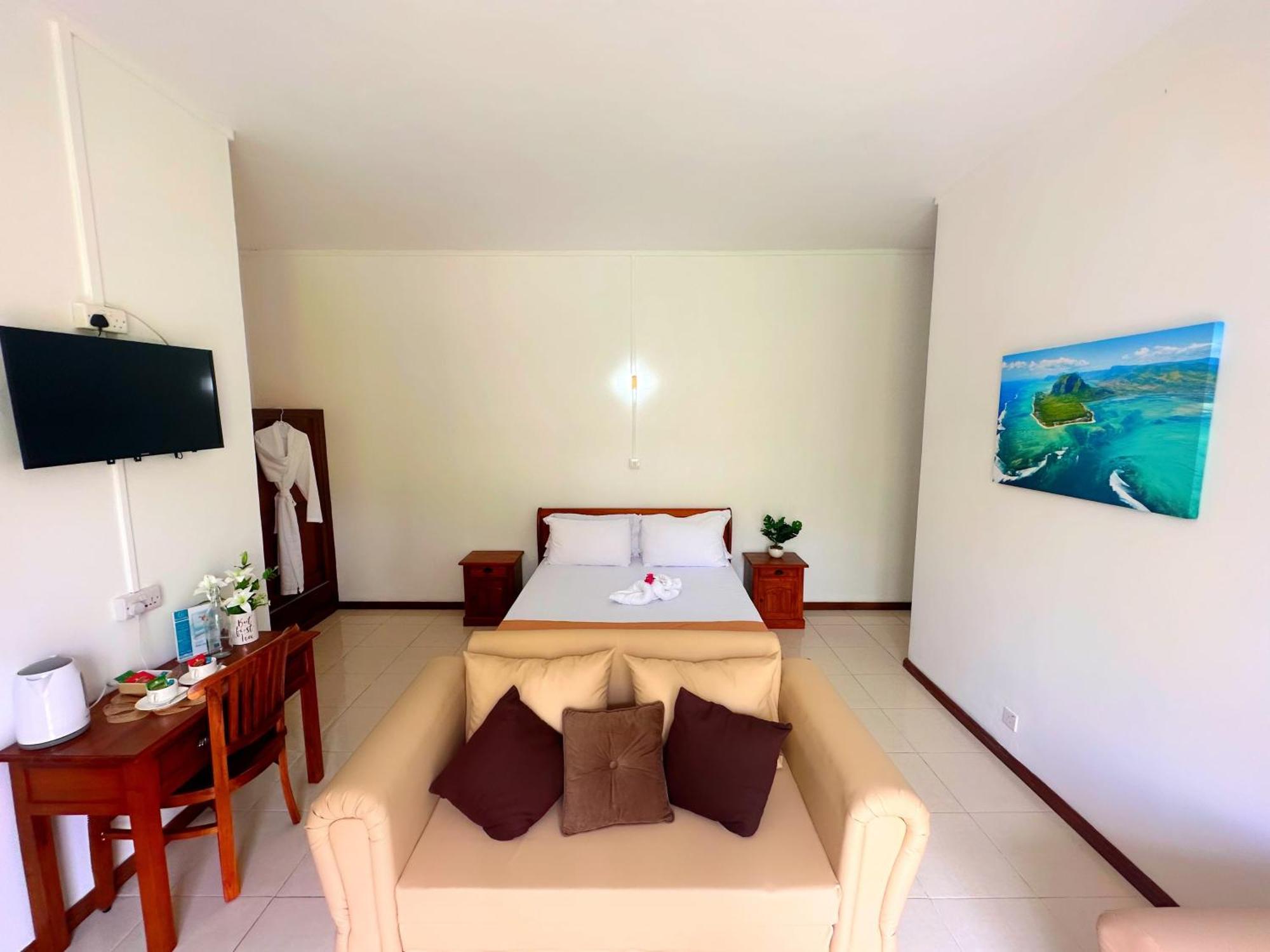 Koa Hotel Riambel Buitenkant foto