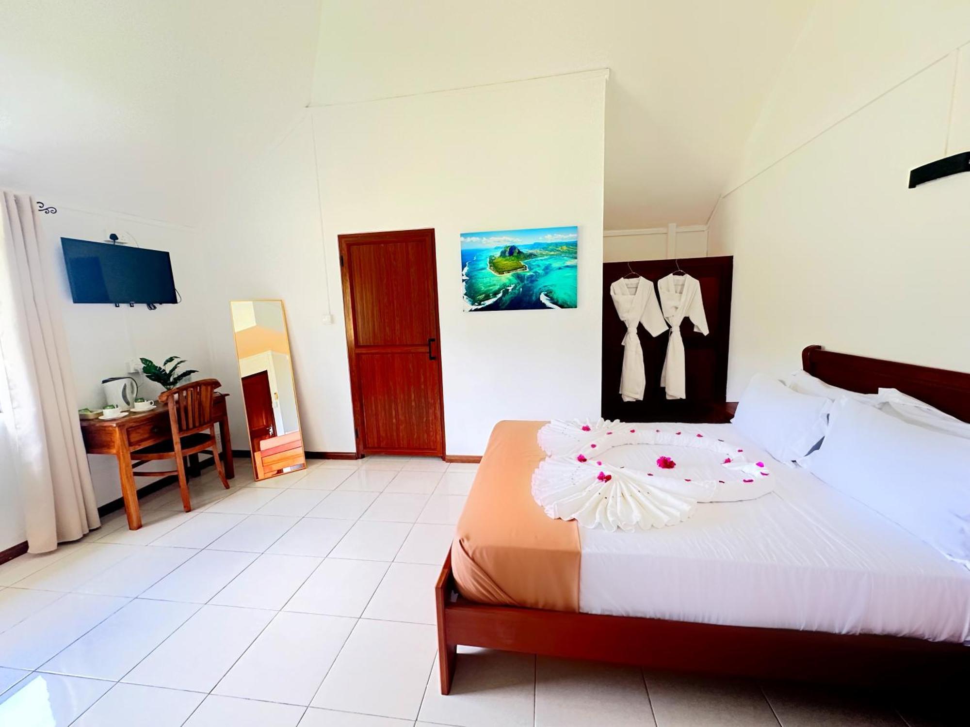 Koa Hotel Riambel Buitenkant foto