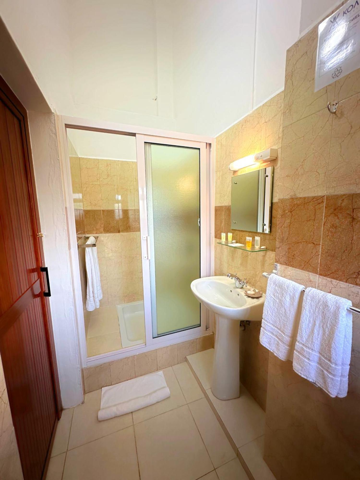 Koa Hotel Riambel Buitenkant foto